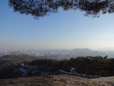 Blick von der Stadtmauer auf Seoul